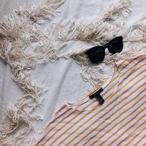 NWOT H&M Yellow Cropped T-shirt 💕💕